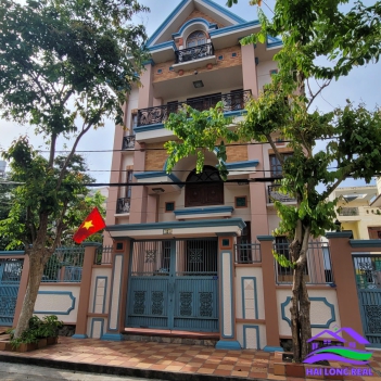 Biệt thự Góc khu Bộ Công An, Giá: 43ty, DT: 319m2, DT sàn: 486m2, đường Nguyễn Văn Quỳ, p. Phú Thuận, Q7