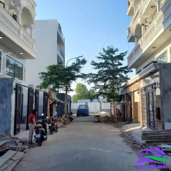 HAILONGREAL: Đất 126/NGUYỄN VĂN TẠO, 12x18m, Giá: 40tr/m2, nhà bè 