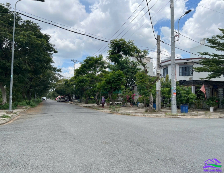 HAILONGREAL; Đất đường LÊ THỊ TÁM, giá: 28tr/m2, diện tích: 15x26m, 380m2, xã Nhơn Đức, Nhà Bè 