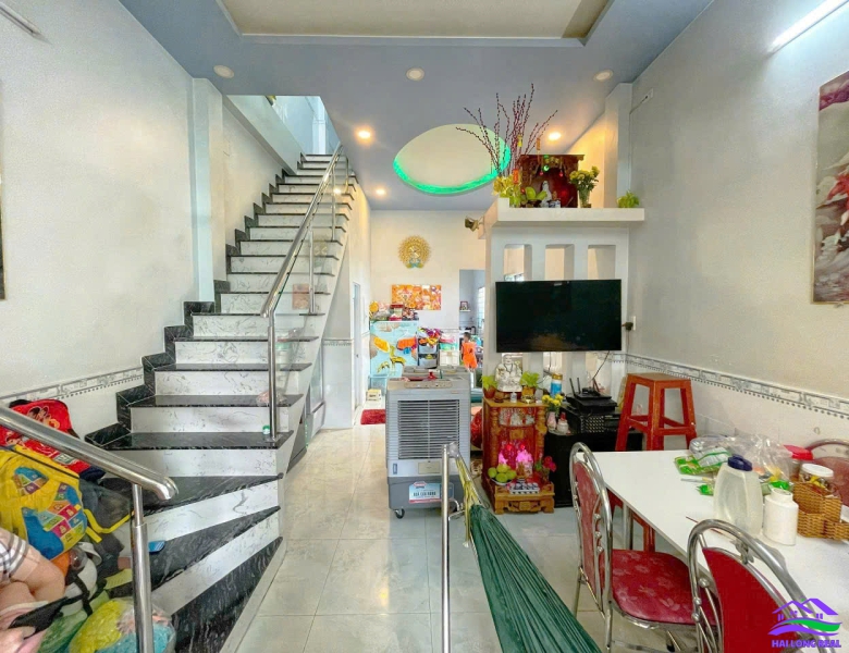 Nhà 274/Nguyễn Văn Tạo, 5x21m, 1 lầu, Giá: 5,5 tỷ, xã Long Thới, Nhà Bè.