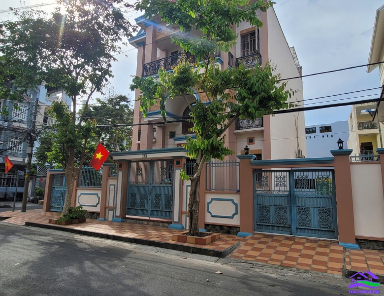 Biệt thự Góc khu Bộ Công An, Giá: 43ty, DT: 319m2, DT sàn: 486m2, đường Nguyễn Văn Quỳ, p. Phú Thuận, Q7