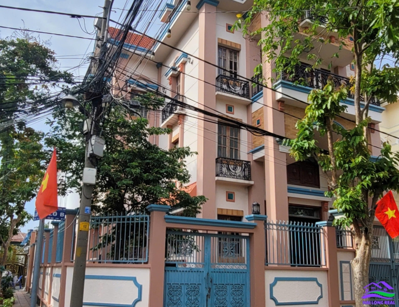 Biệt thự Góc khu Bộ Công An, Giá: 43ty, DT: 319m2, DT sàn: 486m2, đường Nguyễn Văn Quỳ, p. Phú Thuận, Q7