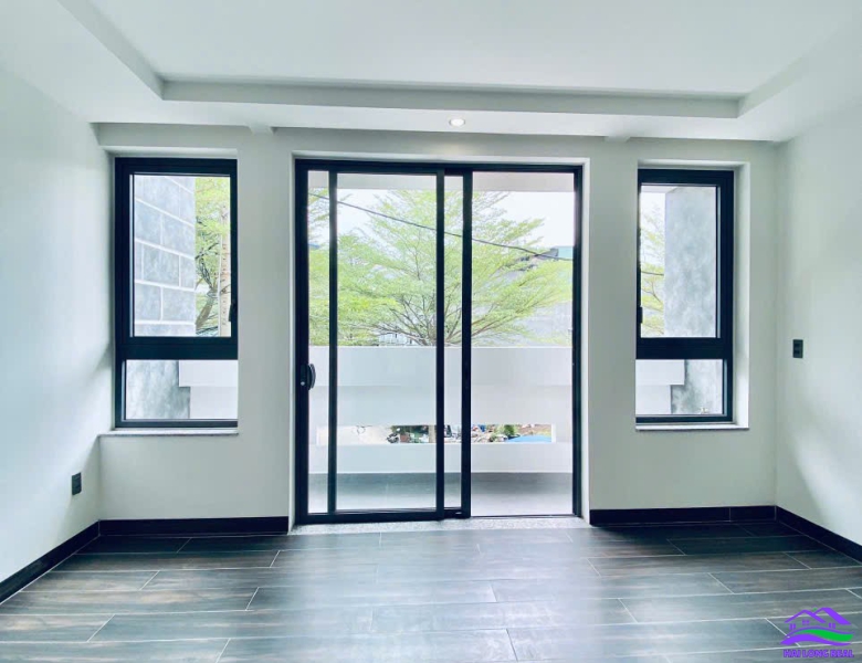 HAILONGREAL: Nhà đường 8m, Giá: 6,6ty, DT: 5,5*16m, 3,5 tầng, đường Nguyễn Bình, xã Nhơn Đức, Nhà Bè 