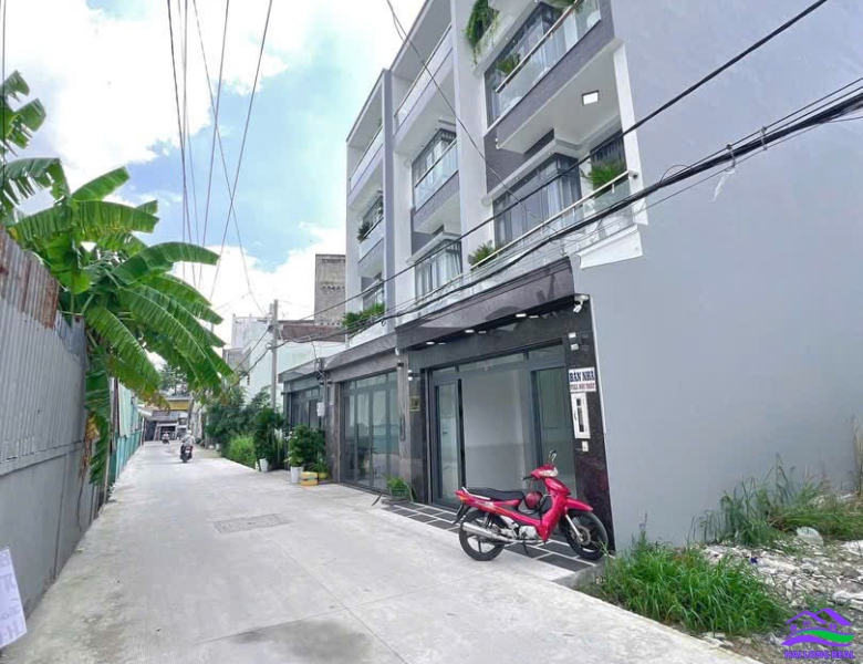 HAILONGREAL: Nhà giá: 8,9ty, DT: 5*20m, 3,5 tầng, đường Huỳnh Tấn Phát, TT Nhà Bè 