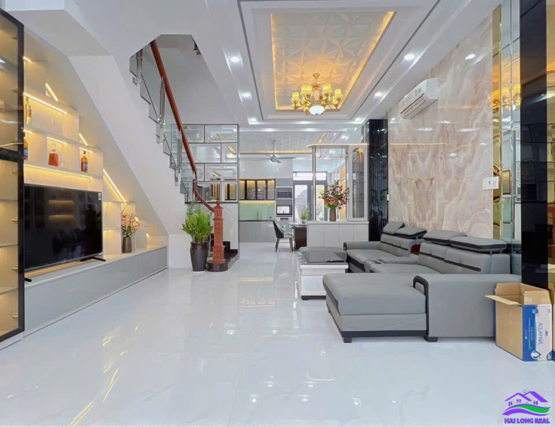 HAILONGREAL: Nhà giá: 8,9ty, DT: 5*20m, 3,5 tầng, đường Huỳnh Tấn Phát, TT Nhà Bè 