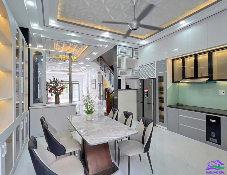 HAILONGREAL: Nhà giá: 8,9ty, DT: 5*20m, 3,5 tầng, đường Huỳnh Tấn Phát, TT Nhà Bè 