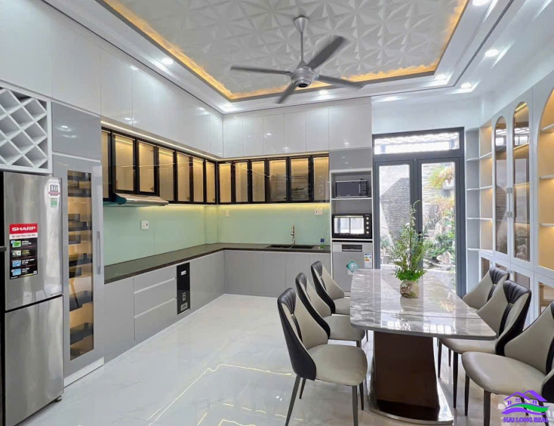 HAILONGREAL: Nhà giá: 8,9ty, DT: 5*20m, 3,5 tầng, đường Huỳnh Tấn Phát, TT Nhà Bè 