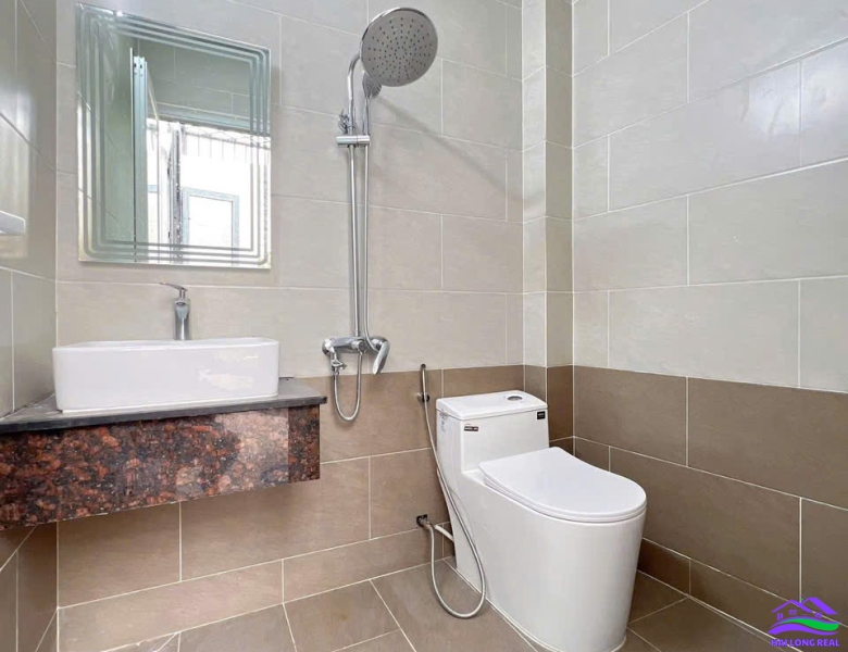 HAILONGREAL: Nhà giá: 8,9ty, DT: 5*20m, 3,5 tầng, đường Huỳnh Tấn Phát, TT Nhà Bè 