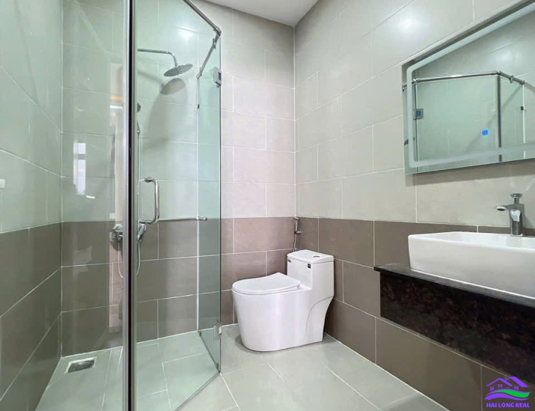 HAILONGREAL: Nhà giá: 8,9ty, DT: 5*20m, 3,5 tầng, đường Huỳnh Tấn Phát, TT Nhà Bè 