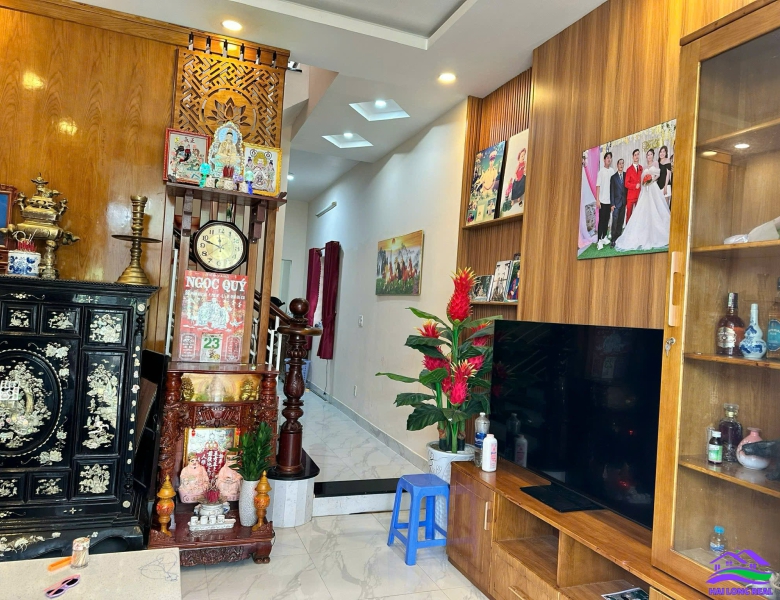 HAILONGREAL: Nhà giá: 2,7ty, DT: 7,5*17m, 1 lầu + sân thượng, đường Lê Văn Lương, Nhà Bè 
