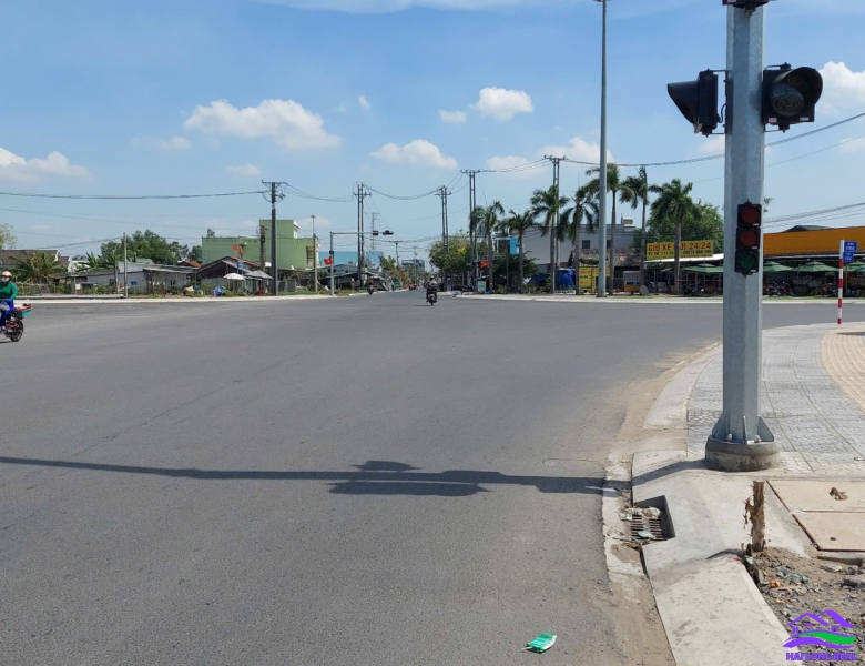 Đất giá: 2,2ty, DT: 5*22m, hẽm Đình, đường Lê Văn Lương ( nối dài), Long Hậu, Long An 