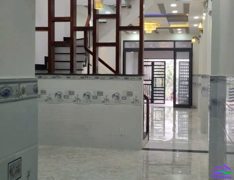 Nhà mặt tiền Lê Văn Lương, giá: 5,8ty, DT: 4*30m, 1 lầu, Long hậu, lòng an