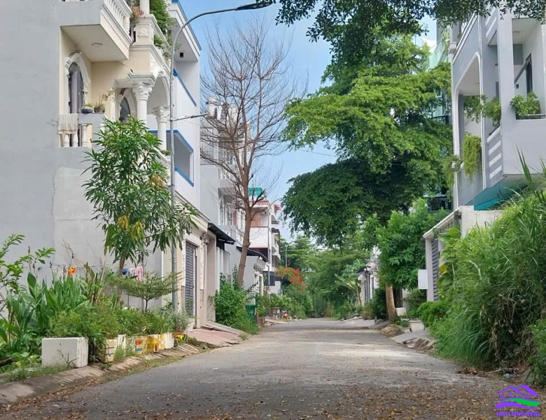 HAILONGREAL: Đất 126/NGUYỄN VĂN TẠO, 10x19m, giá: 40tr/m2, xã Long Thới, nhà bè 