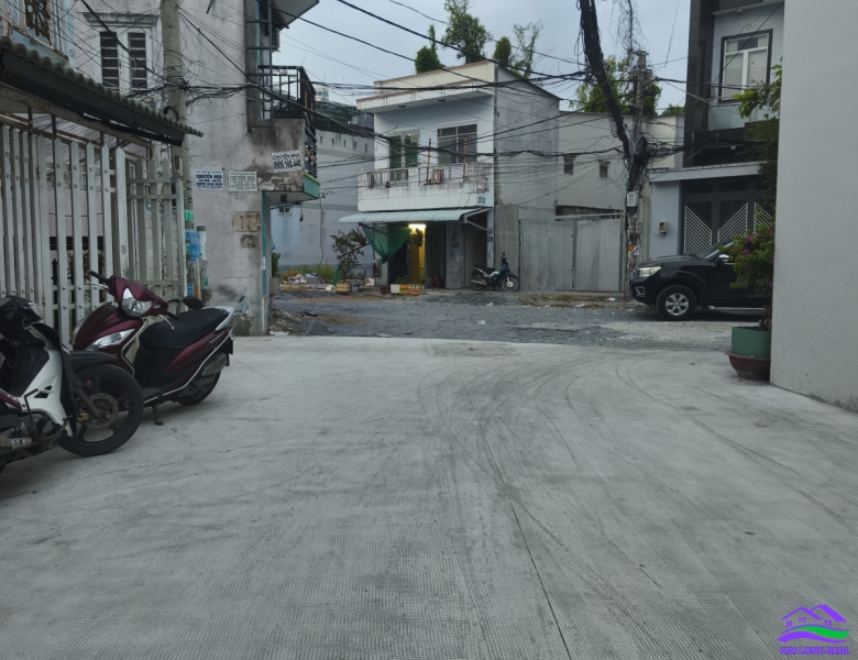 HAILONGREAL: Nhà đường 8m, vào 30m, Giá: 6,5ty, DT: 5x18m, 3,5 tầng 1632/ Lê Văn Lương, xã Nhơn 