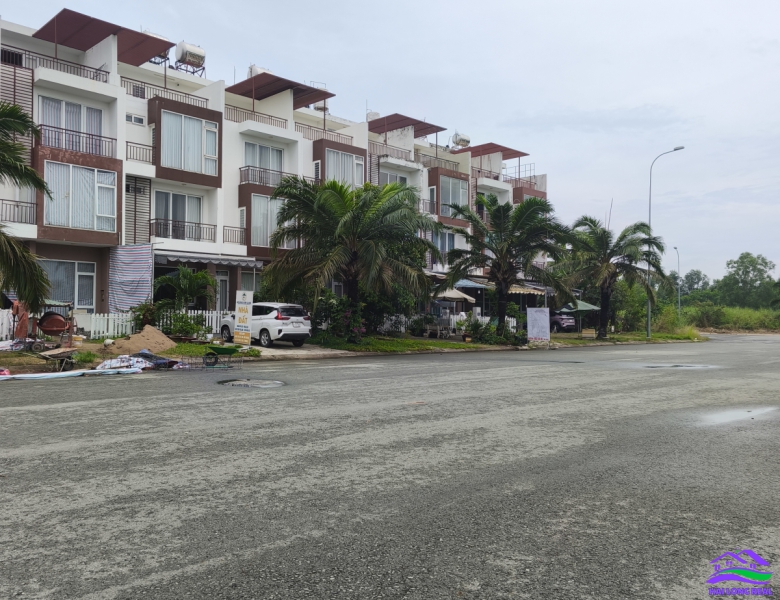 HAILONGREAL: Nhà đường 40m, khu Star Village, Giá: 6,5ty, DT: 5x16,5m, 3,5 tầng, đường Ngô Quang Thắm, xã Nhơn Đức, Nhà Bè 