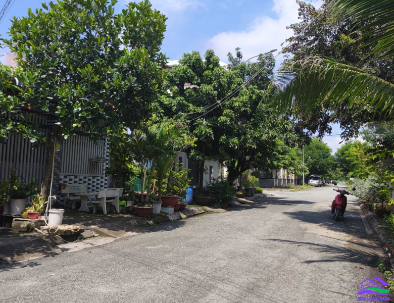 HAILONGREAL: Đất giá: 4,6ty, DT: 5*28m, đường 12m, khu 526/ Nguyễn Văn Tạo, xã Long Thới, Nhà Bè 