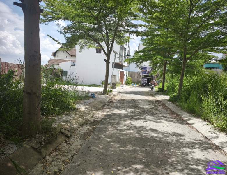 HAILONGREAL: Đất giá: 4,3ty, DT: 6*14m, đường 8m, Huỳnh Tấn Phát vào 150m