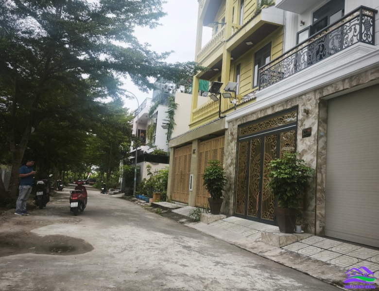 HAILONGREAL: Nhà giá: 5,8ty, DT: 7,3*11m, 3 tầng, đường Nguyễn Bình, Nhà Bè 