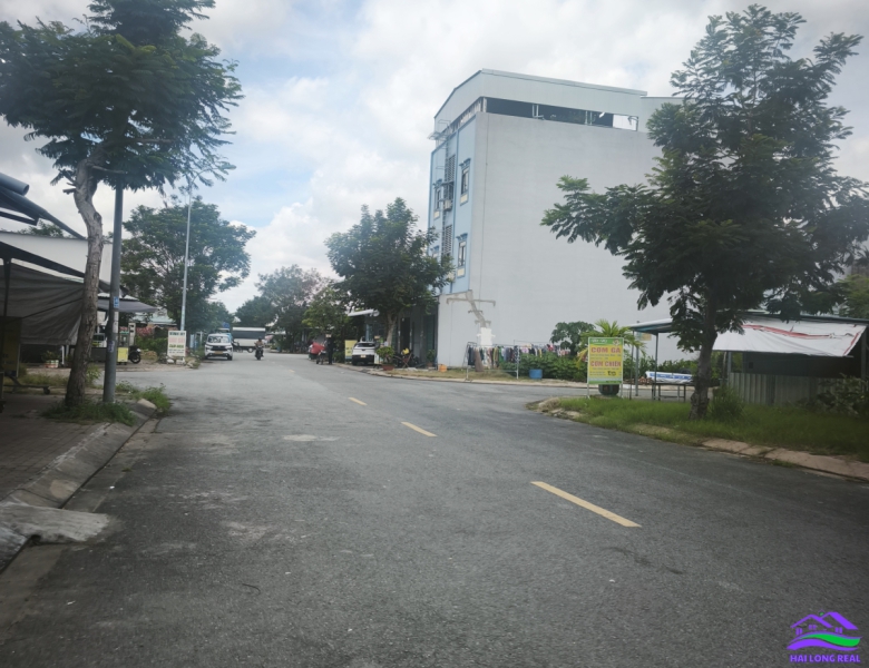 HAILONGREAL: Đất giá: 3ty, DT: 5*20m, đường 16m - N11, nền số 19, cạnh chợ, KCN Long Hậu,