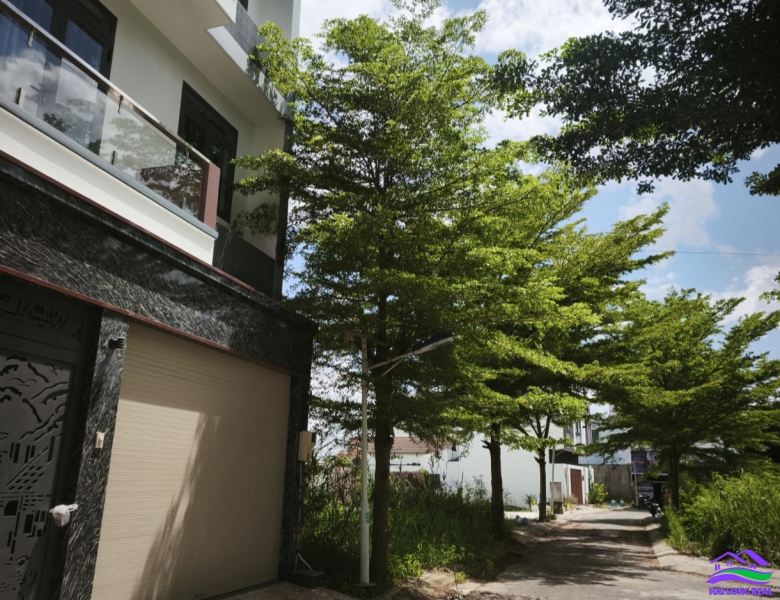 HAILONGREAL: Đất giá: 4,3ty, DT: 6*14m, đường 8m, Huỳnh Tấn Phát vào 150m