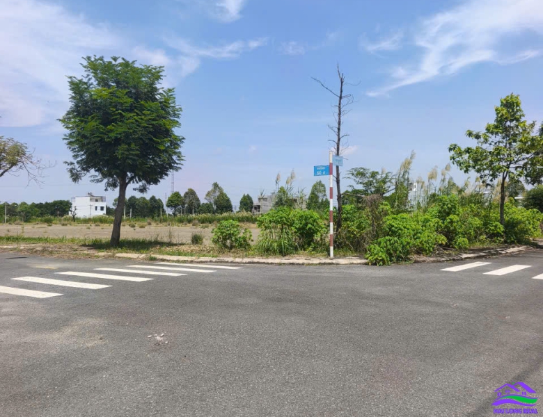 Đất Góc giá: 5.8ty, DT: 10x20m, 201m2, góc 2 mặt tiền đường 32 - đường số 4, lô G6-23, khu SAIGON VILLAGE