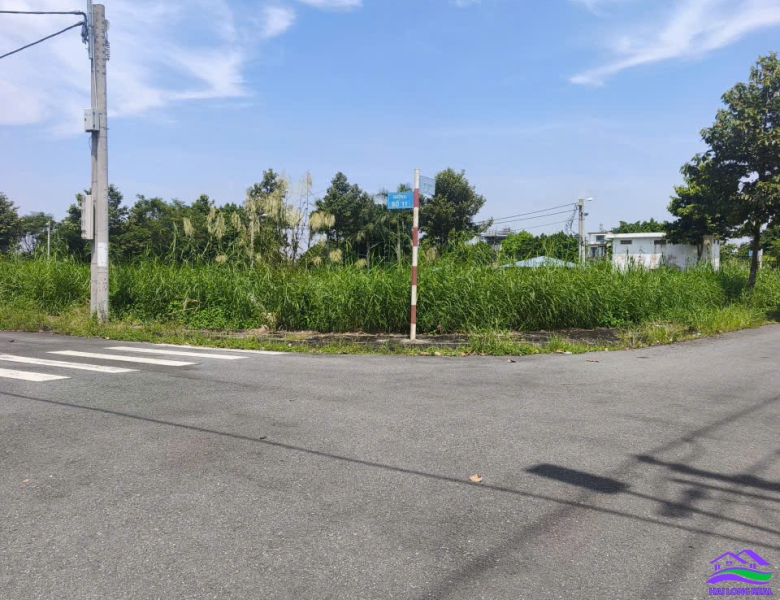 Đất góc giá: 3.8ty, DT: 9x16m, 119m2, góc đường số 32- đường số 11, khu SAIGON VILLAGE, long hậu