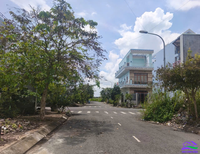 Đất giá: 2.4ty, DT: 5x20m, lô E2-26, đường số 20, khu Thái Sơn, Long Hậu.