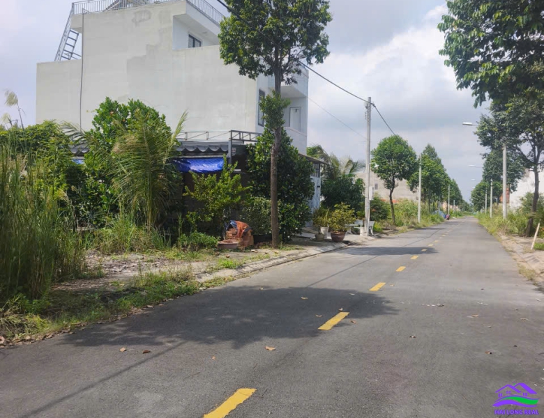 Đất giá: 2.2ty, DT: 5x16m, block D3- đường số 16, khu SAIGON VILLAGE, xã Long Hậu, long an