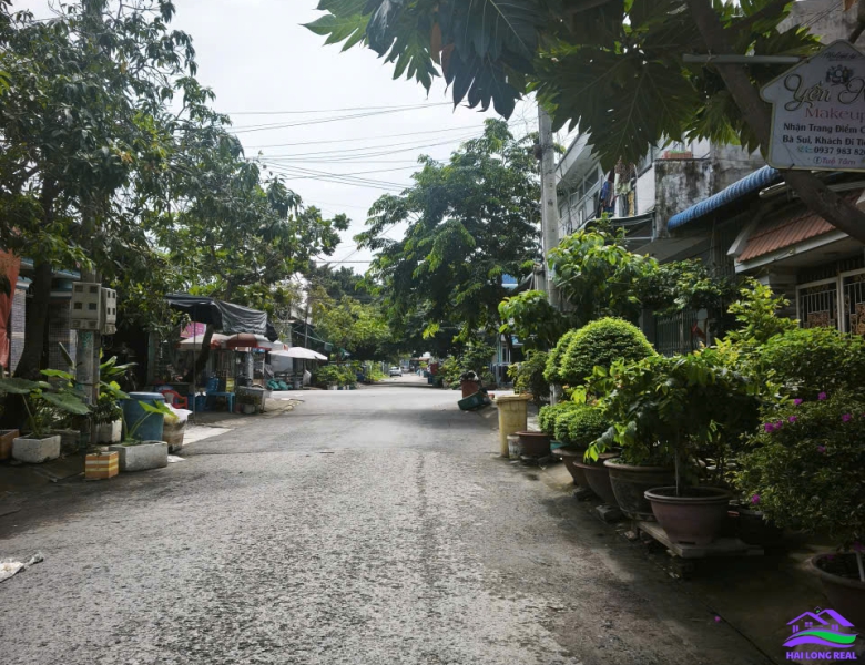 HAILONGREAL: Nhà cấp 4+ 2 dãy ptro, giá: 7,8ty, DT: 15*20m, đường 12m, khu Long Hậu 