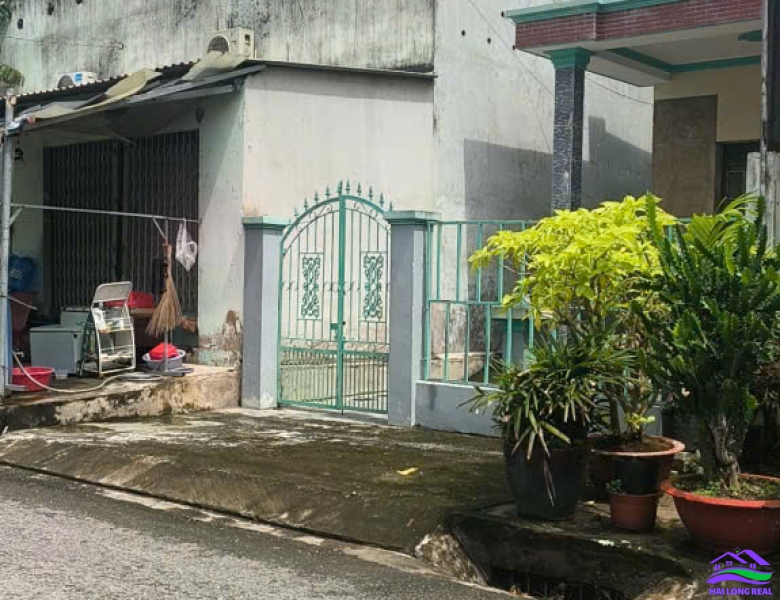 HAILONGREAL: Nhà cấp 4+ 2 dãy ptro, giá: 7,8ty, DT: 15*20m, đường 12m, khu Long Hậu 