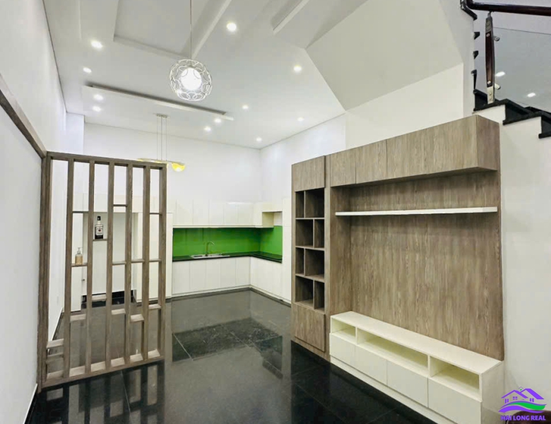 HAILONGREAL: Nhà đường 8m, vào 30m, Giá: 6,5ty, DT: 5x18m, 3,5 tầng 1632/ Lê Văn Lương, xã Nhơn 