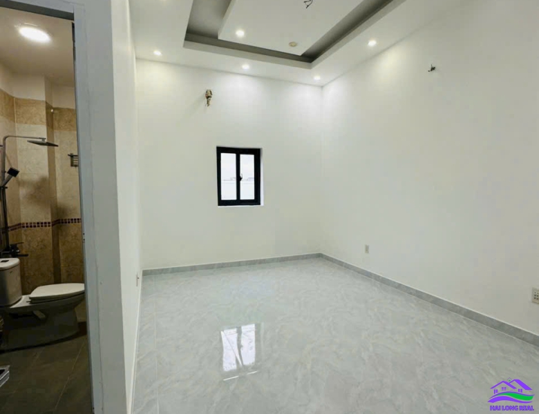 HAILONGREAL: Nhà đường 8m, vào 30m, Giá: 6,5ty, DT: 5x18m, 3,5 tầng 1632/ Lê Văn Lương, xã Nhơn 