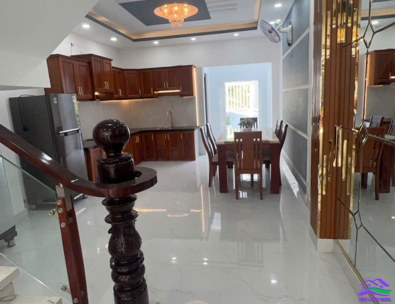 HAILONGREAL: Nhà giá: 6,9 tỷ, DT: 4*25m, 3,5 tầng, khu 2279 Huỳnh Tấn Phát, TT Nhà Bè