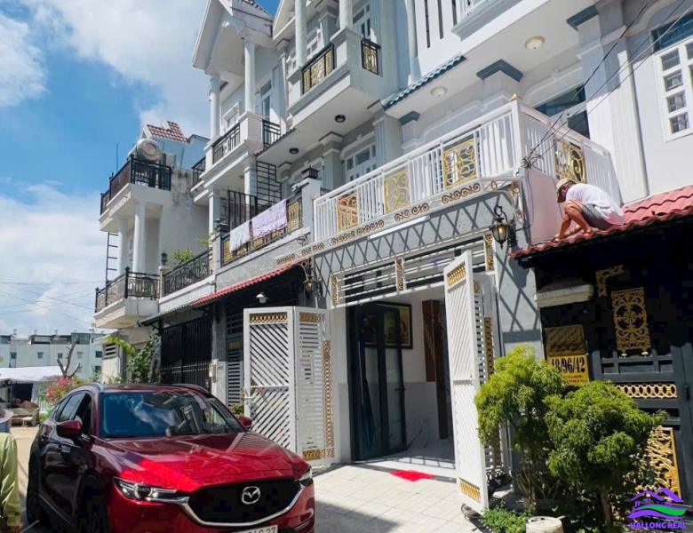 HAILONGREAL: Nhà giá: 6,9 tỷ, DT: 4*25m, 3,5 tầng, khu 2279 Huỳnh Tấn Phát, TT Nhà Bè